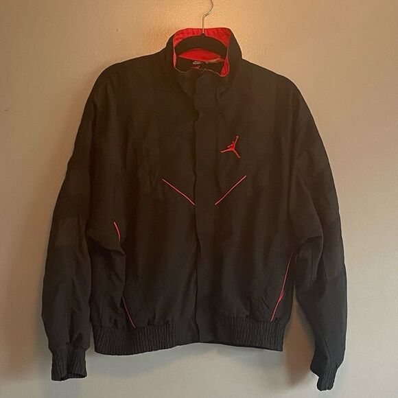 Nike Air Jordan Vintage Windbreaker jacket coat men’s black and red size Medium